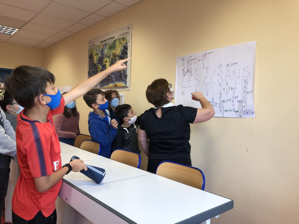 Action de  sensibilisation sur l'utilisation des écrans et leurs impacts.